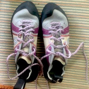 Scarpa helix women’s climbing shoes